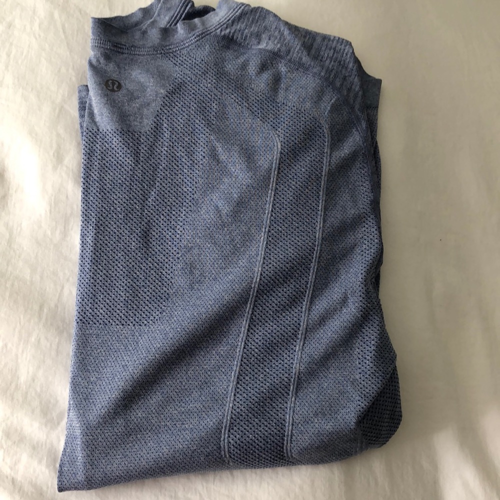 Men’s Lululemon long sleeved in blue.